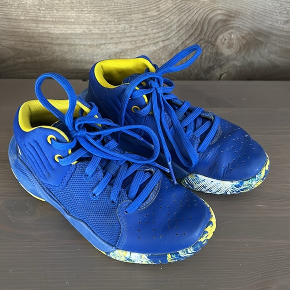 Under Armour Basketball Shoes - Picture 2 of 3